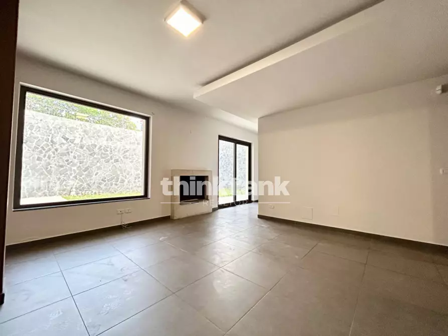 Immagine 15 di Villa in vendita  in Via delle Ginestre a Gravina Di Catania