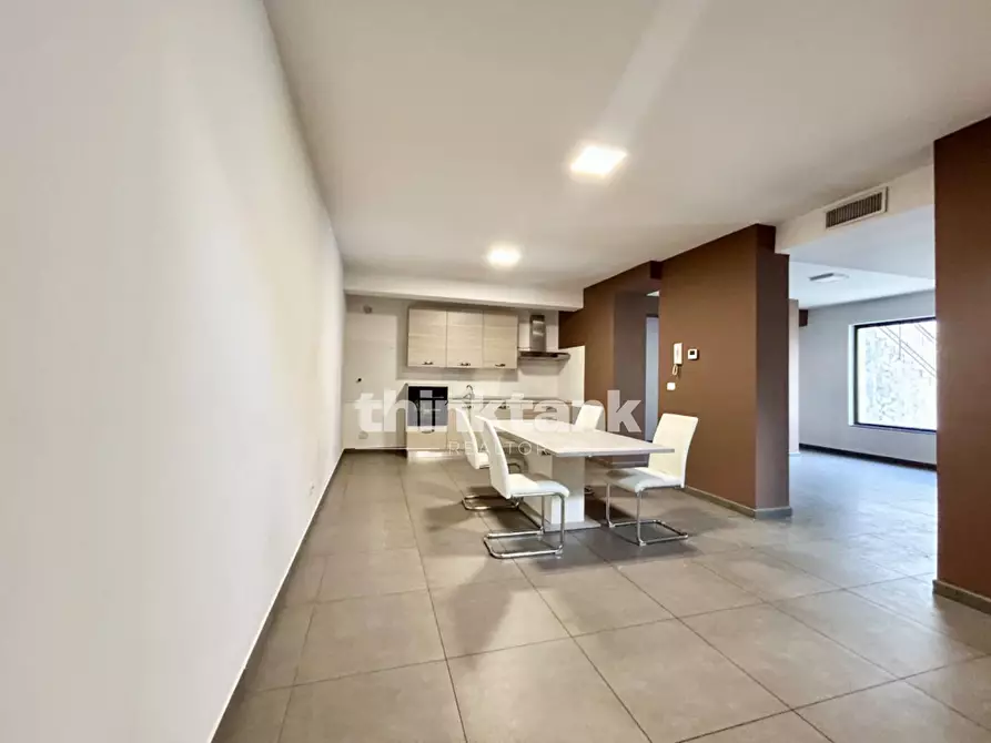 Immagine 17 di Villa in vendita  in Via delle Ginestre a Gravina Di Catania