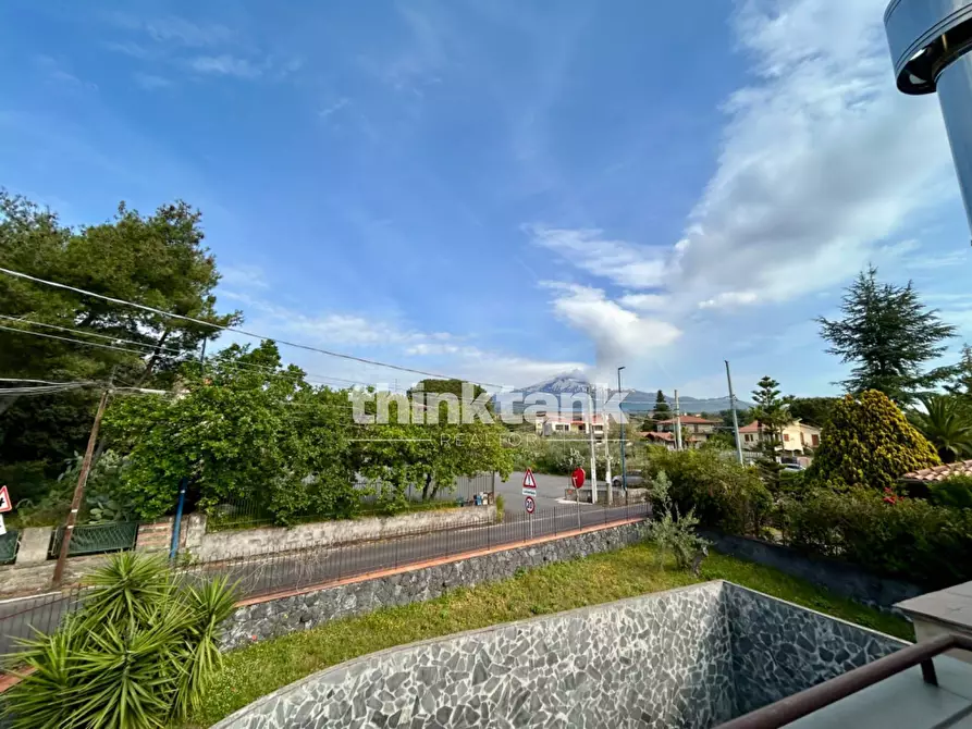 Immagine 37 di Villa in vendita  in Via delle Ginestre a Gravina Di Catania