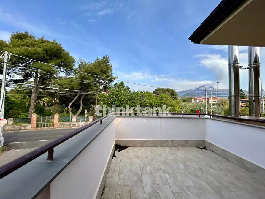 Immagine 35 di Villa in vendita  in Via delle Ginestre a Gravina Di Catania