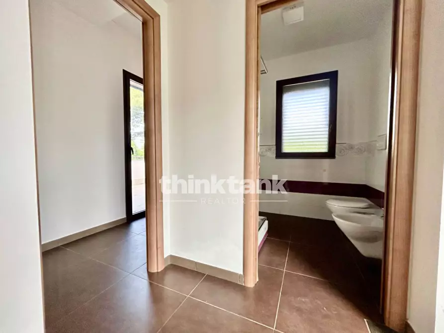 Immagine 31 di Villa in vendita  in Via delle Ginestre a Gravina Di Catania