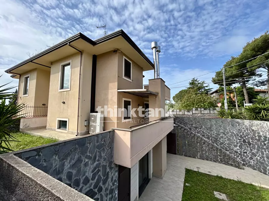 Immagine 47 di Villa in vendita  in Via delle Ginestre a Gravina Di Catania