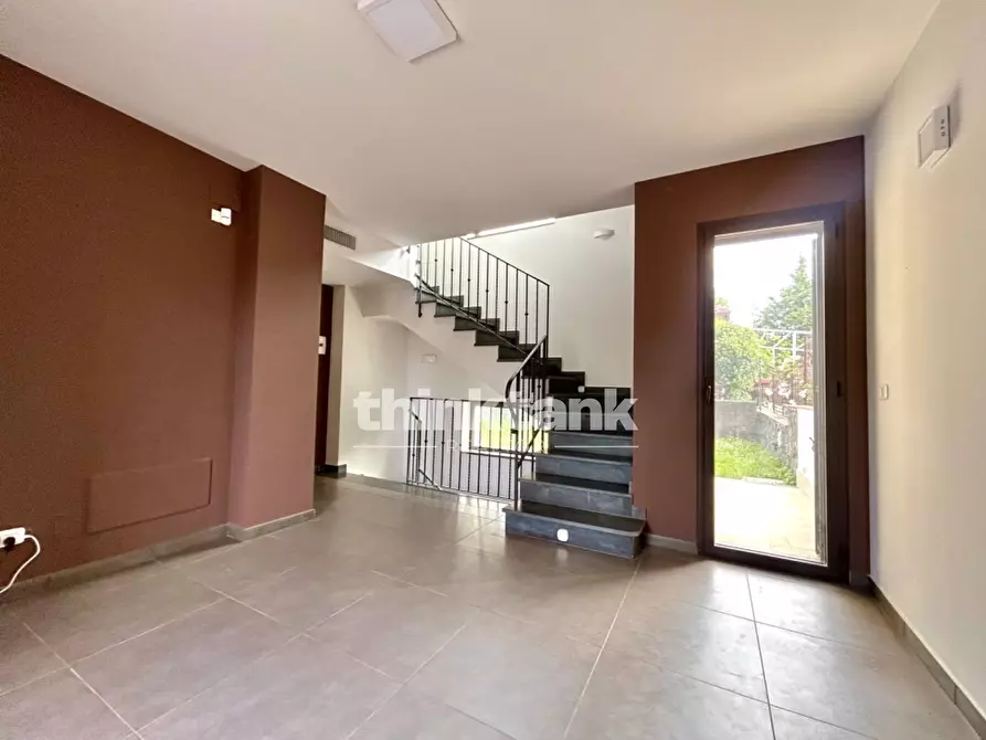 Immagine 10 di Villa in vendita  in Via delle Ginestre a Gravina Di Catania