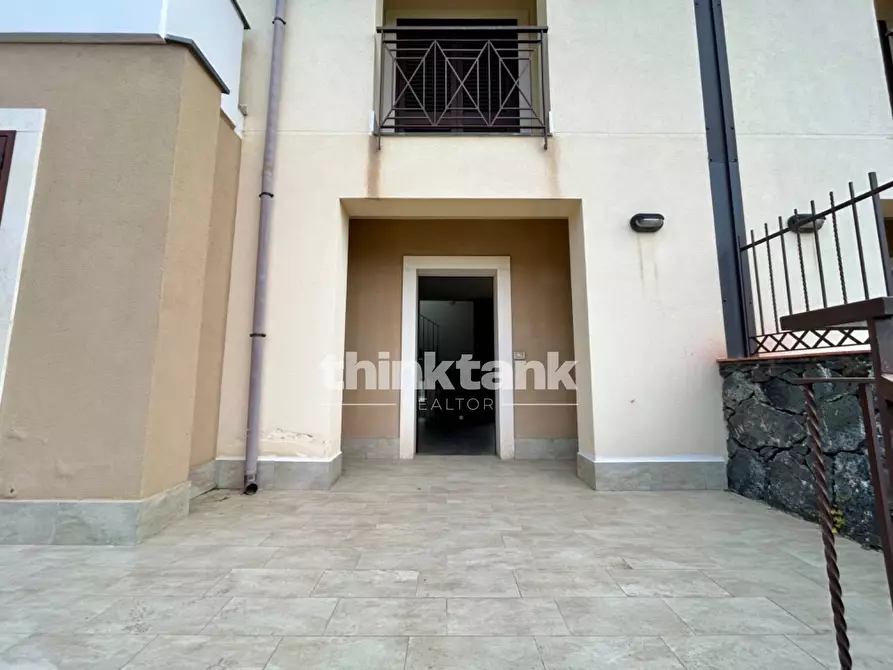 Immagine 38 di Villa in vendita  in Via delle Ginestre a Gravina Di Catania