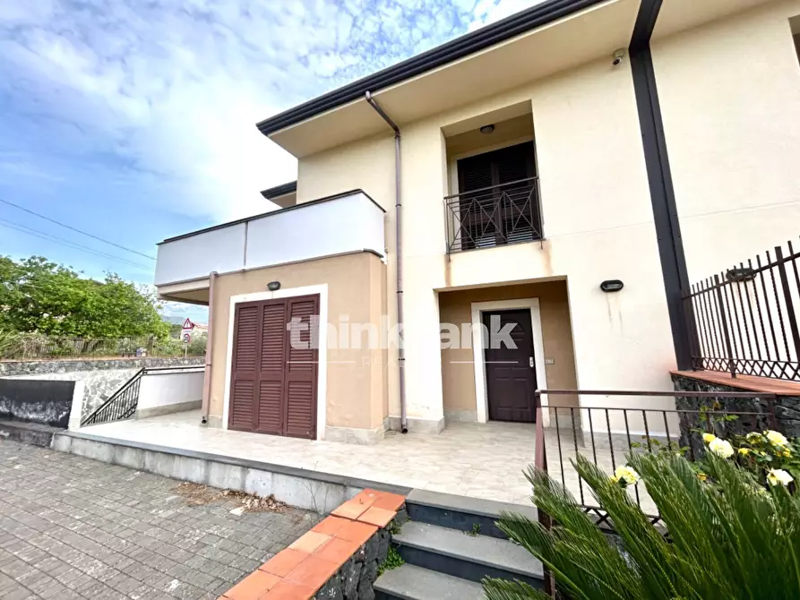Immagine 50 di Villa in vendita  in Via delle Ginestre a Gravina Di Catania