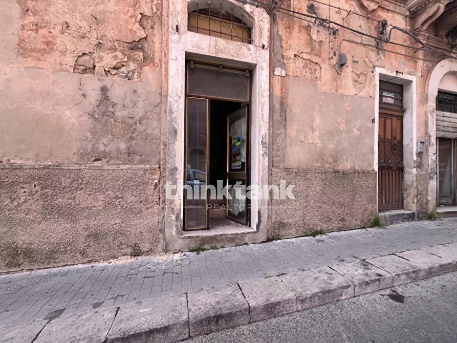 Immagine 20 di Locale commerciale in vendita  in Via Mario Leggio a Ragusa