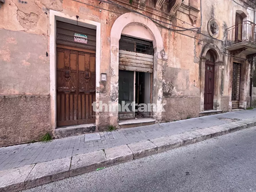 Immagine 32 di Locale commerciale in vendita  in Via Mario Leggio a Ragusa