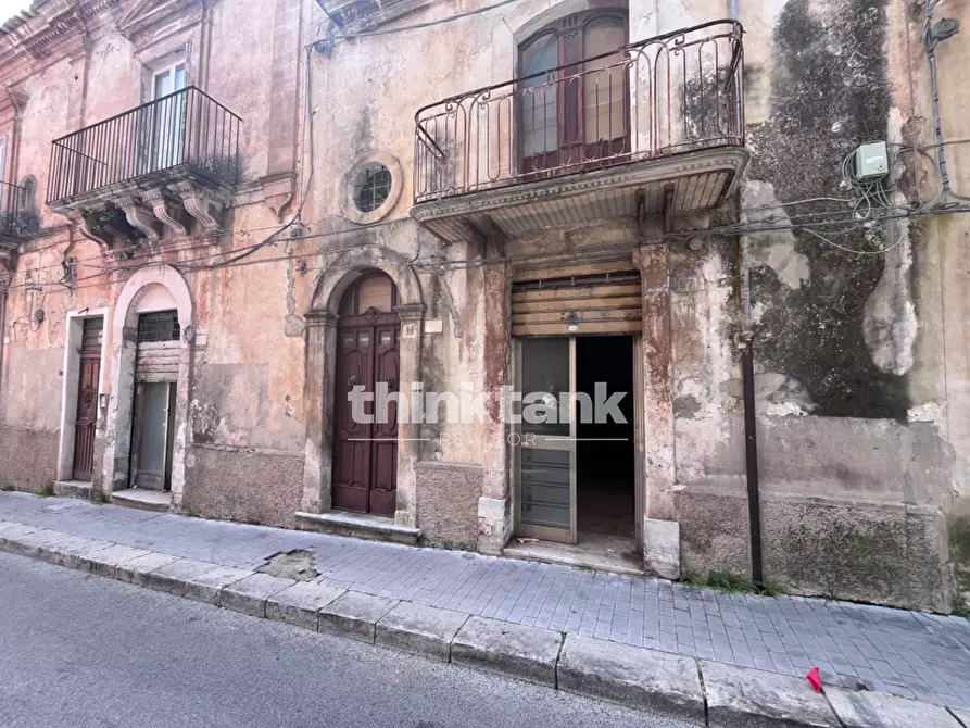 Immagine 33 di Locale commerciale in vendita  in Via Mario Leggio a Ragusa