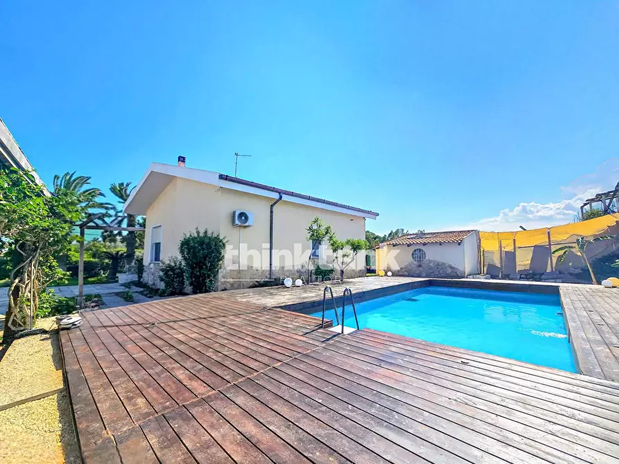 Immagine 1 di Villa in vendita  in Via Del Villaggio a Ispica