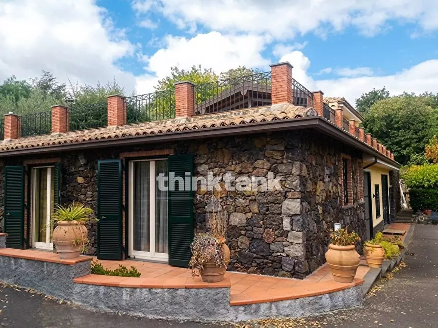 Immagine 9 di Villa in vendita  in Via Aglialoro a Trecastagni