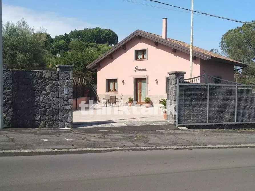 Immagine 11 di Villa in vendita  in Via Aglialoro a Trecastagni