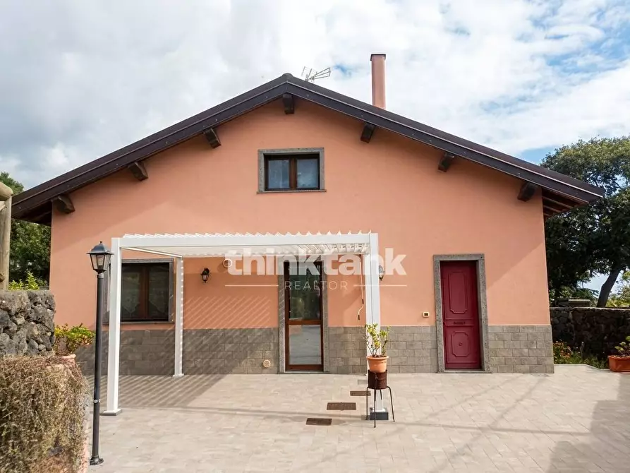 Immagine 10 di Villa in vendita  in Via Aglialoro a Trecastagni