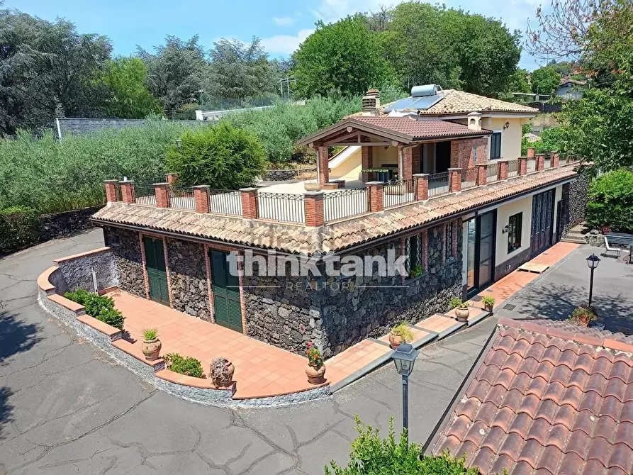 Immagine 2 di Villa in vendita  in Via Aglialoro a Trecastagni
