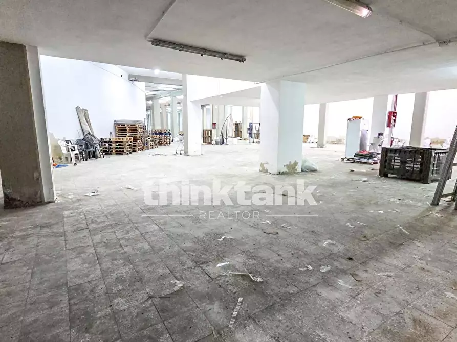 Immagine 2 di Magazzino in vendita  in Via Edmondo De Amicis snc a Catania