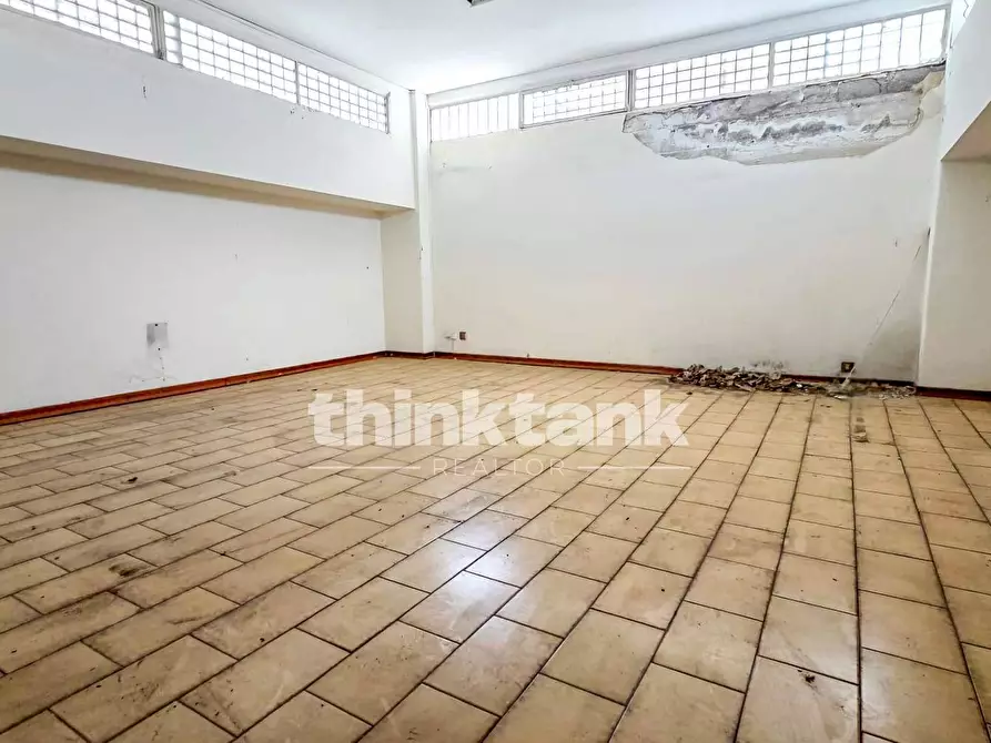 Immagine 9 di Magazzino in vendita  in Via Edmondo De Amicis snc a Catania