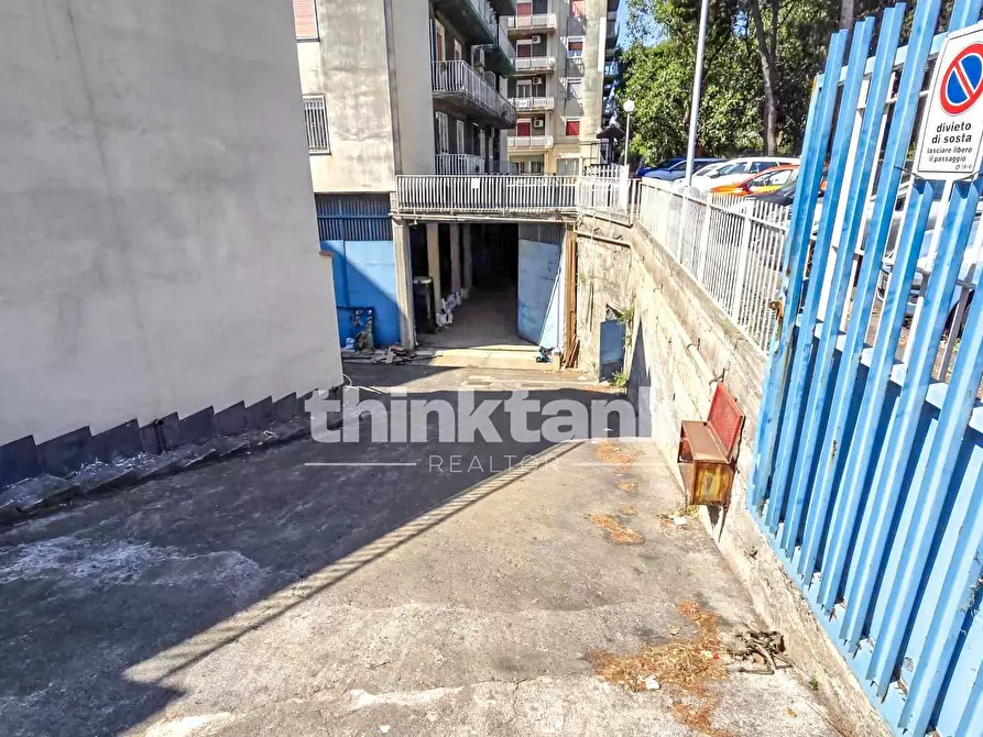 Immagine 13 di Magazzino in vendita  in Via Edmondo De Amicis snc a Catania