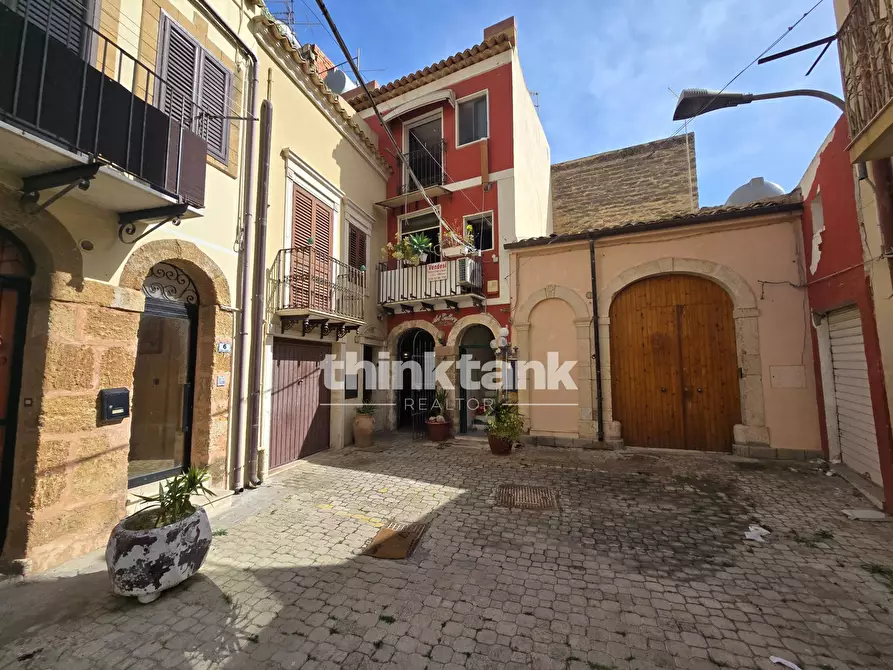 Immagine 1 di Palazzo in vendita  in Vico Tilaro 9 a Gela