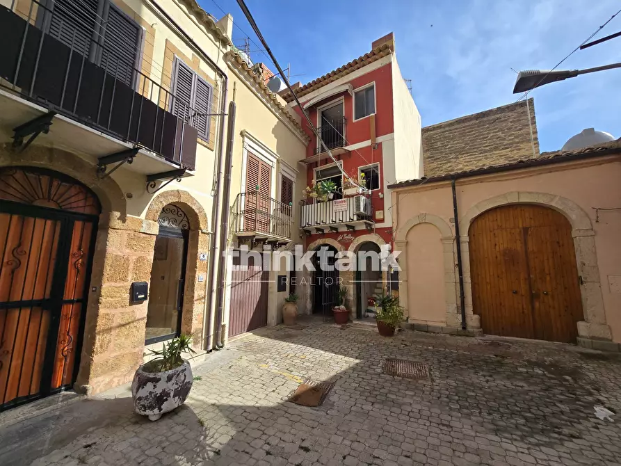 Immagine 2 di Palazzo in vendita  in Vico Tilaro 9 a Gela