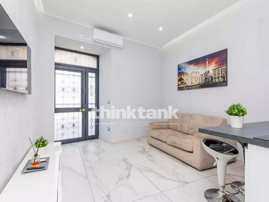 Immagine 3 di Appartamento in vendita  in Via Santa Maria Dell'aiuto a Catania