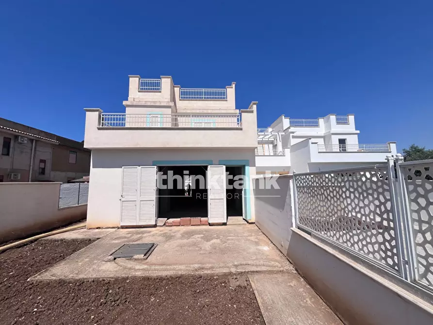 Immagine 1 di Villa in vendita  in Viale Delle Orchideee a Porto Empedocle