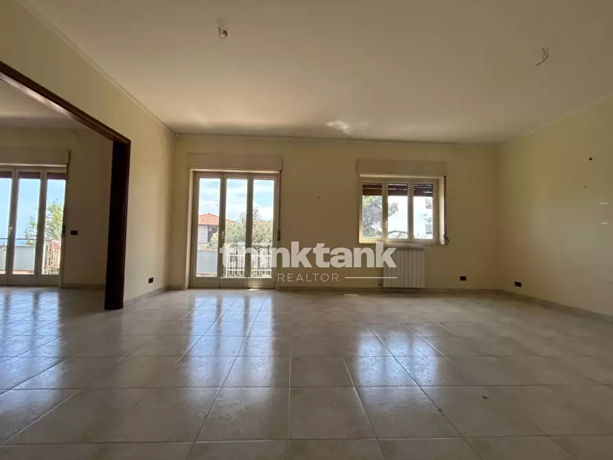 Immagine 4 di Appartamento in vendita  in Via Fratelli Bandiera a Gravina Di Catania