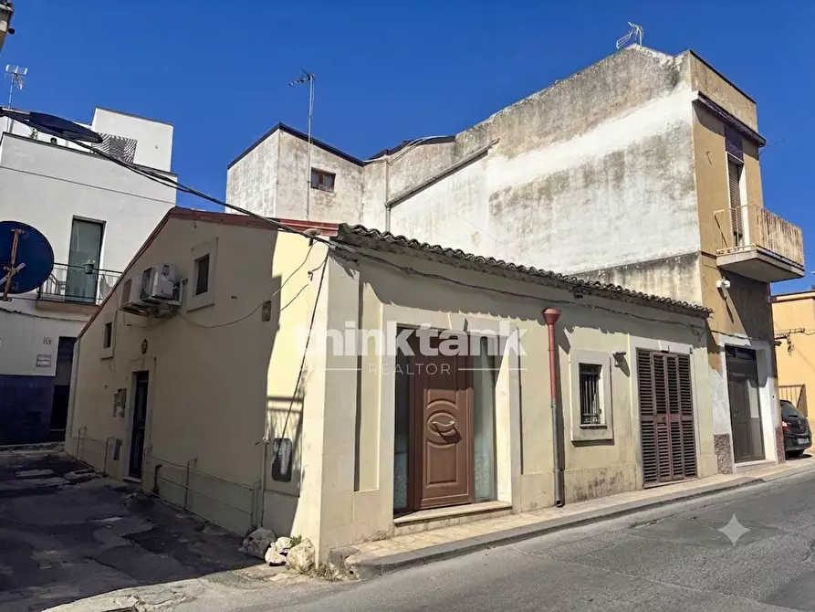 Immagine 14 di Appartamento in vendita  in Via Roma a Noto