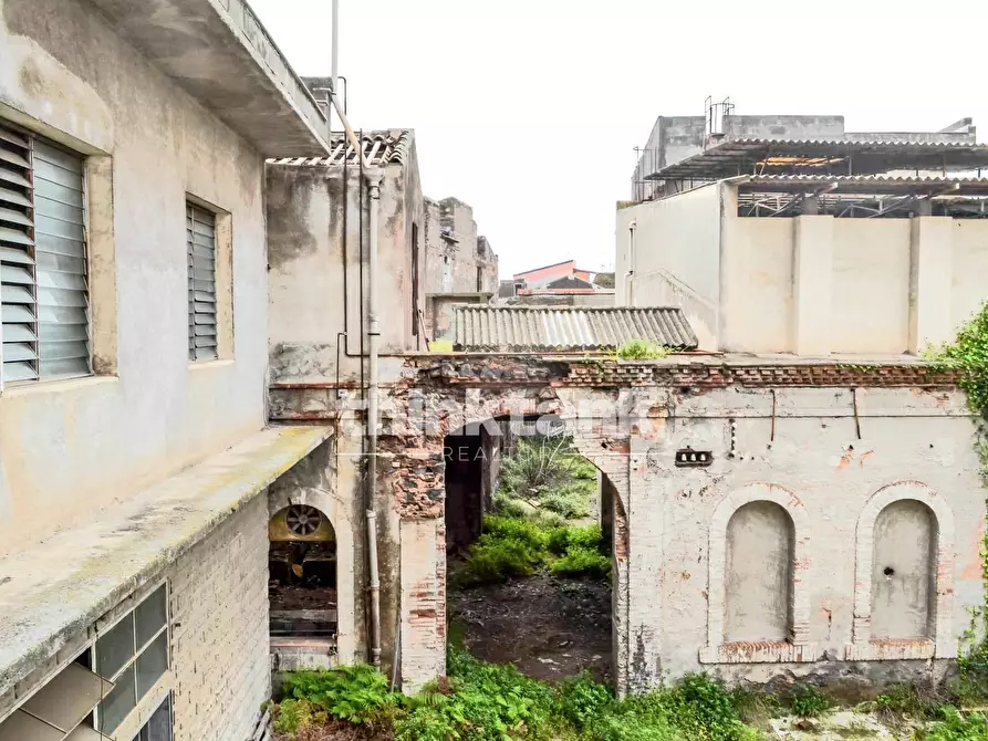 Immagine 19 di Palazzo in vendita  in Via Dei Mulini al Vento 76 a Catania