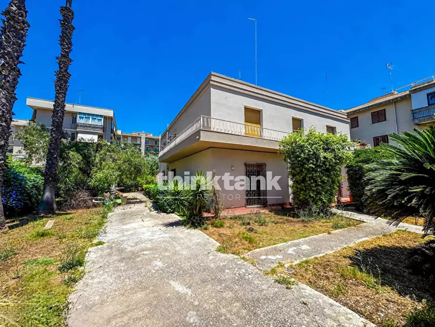 Immagine 1 di Villa in vendita  in Via Lentini a Siracusa