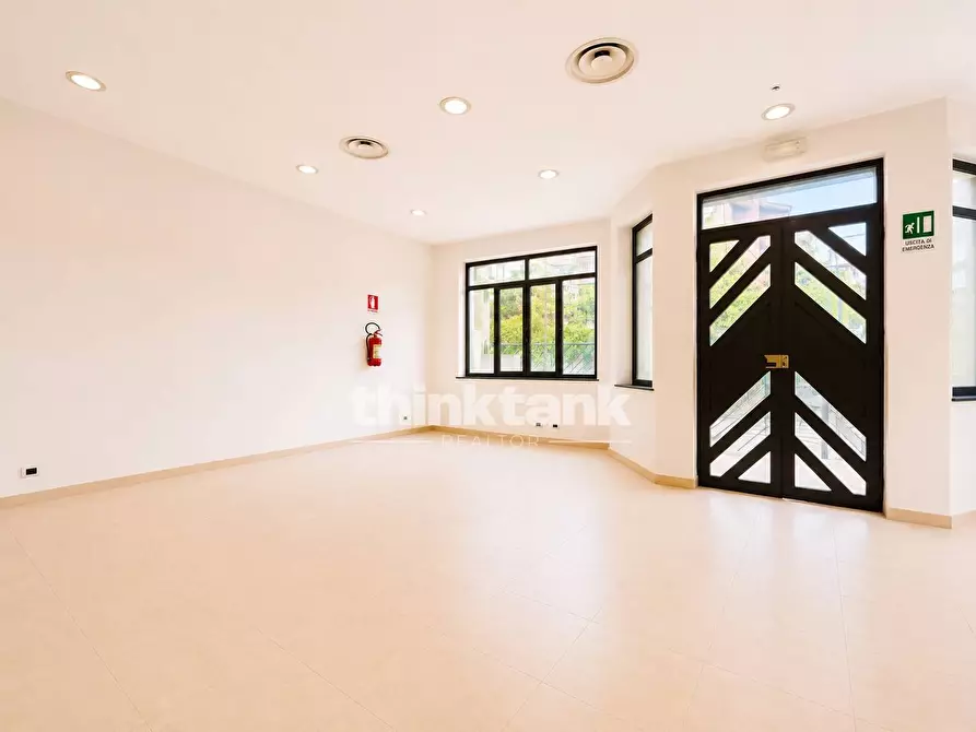 Immagine 3 di Albergo/B&B/Residence in vendita  in Via Etnea a Gravina Di Catania