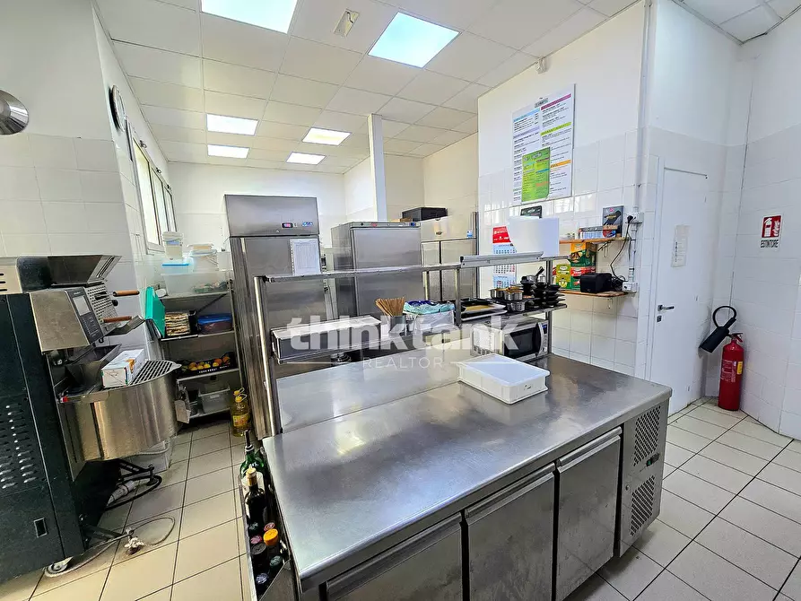 Immagine 15 di Bar / Ristorante in vendita  in viale Mazara del vallo 33 a Gela