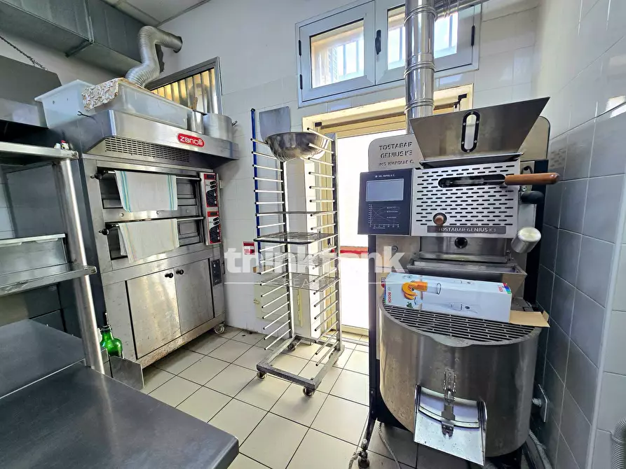 Immagine 19 di Bar / Ristorante in vendita  in viale Mazara del vallo 33 a Gela