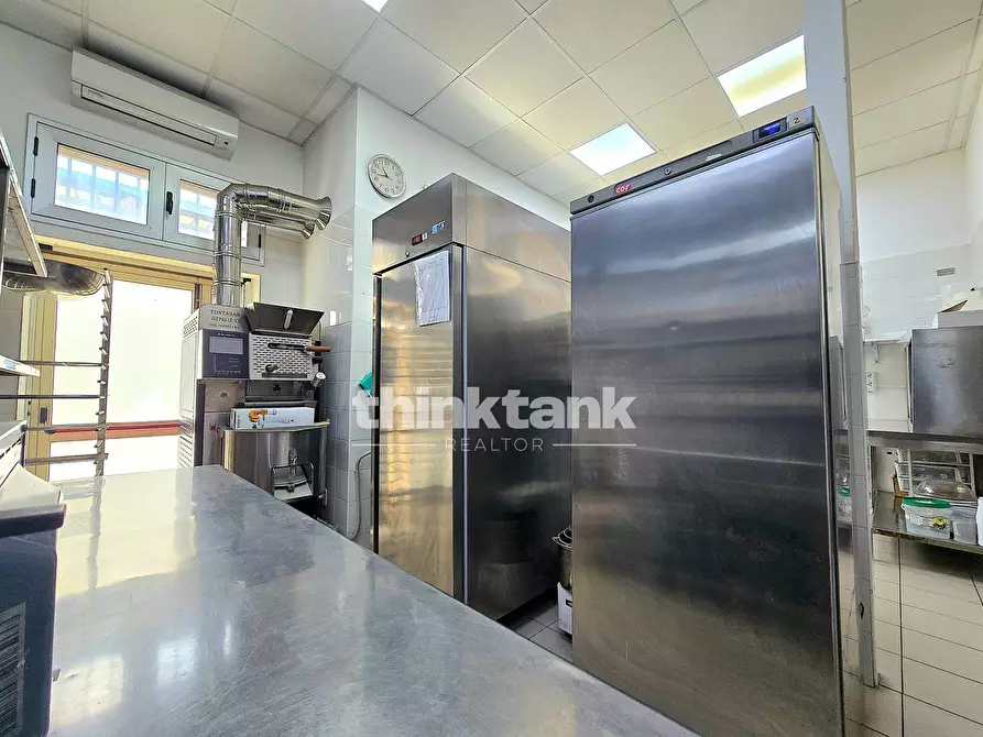 Immagine 21 di Bar / Ristorante in vendita  in viale Mazara del vallo 33 a Gela