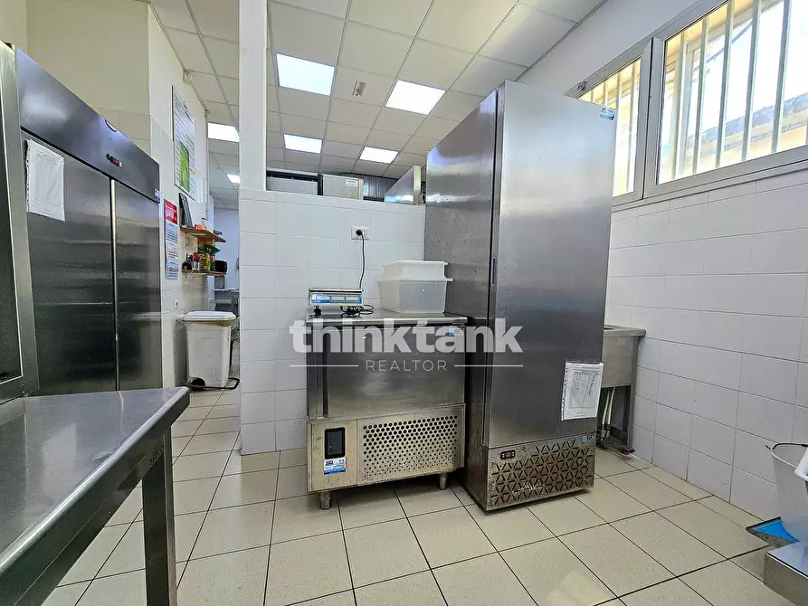 Immagine 23 di Bar / Ristorante in vendita  in viale Mazara del vallo 33 a Gela