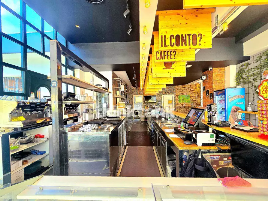 Immagine 4 di Bar / Ristorante in vendita  in viale Mazara del vallo 33 a Gela