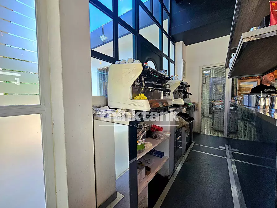 Immagine 26 di Bar / Ristorante in vendita  in viale Mazara del vallo 33 a Gela
