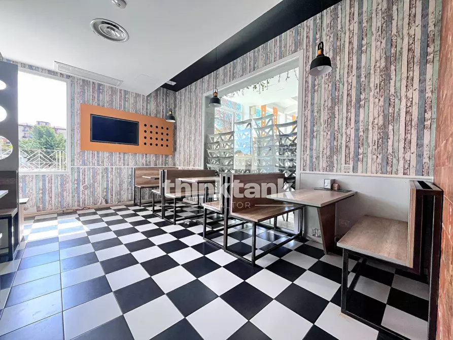 Immagine 37 di Bar / Ristorante in vendita  in viale Mazara del vallo 33 a Gela