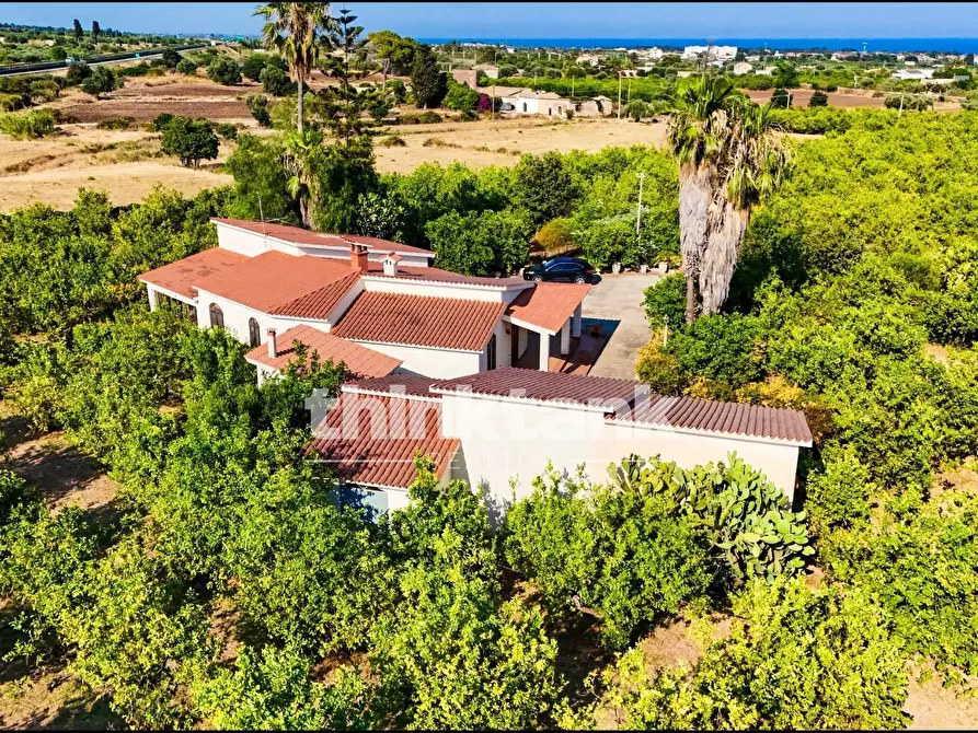 Immagine 1 di Villa in vendita  in Via Bella Pettinata a Avola