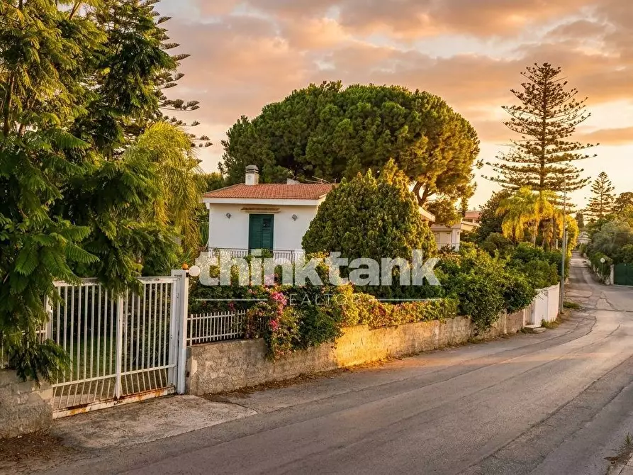 Immagine 2 di Villa in vendita  in Via Tersicore a Siracusa