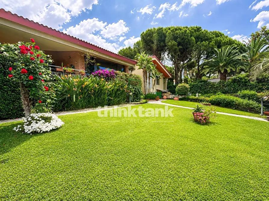 Immagine 2 di Villa in vendita  in Via G. Sanfilippo a Gravina Di Catania
