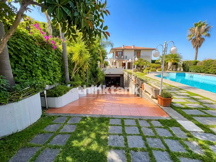 Immagine 3 di Villa in vendita  in Via Antonello Da Messina a Catania