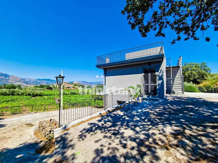 Immagine 2 di Villa in vendita  in Verzella a Castiglione Di Sicilia