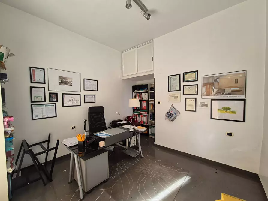 Immagine 3 di Locale commerciale in vendita  in Via Dei Giardinetti 76 a Roma