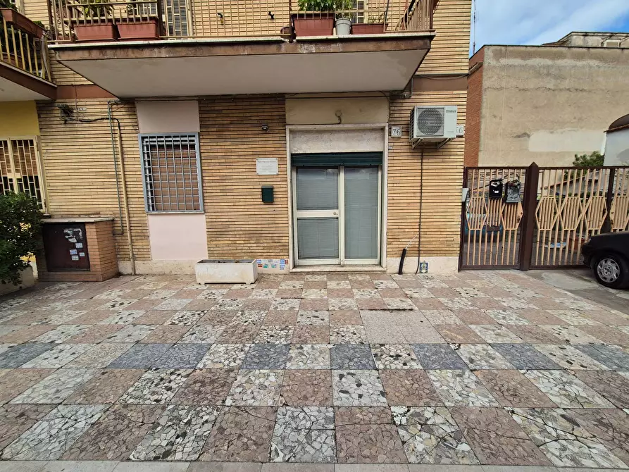 Immagine 19 di Locale commerciale in vendita  in Via Dei Giardinetti 76 a Roma