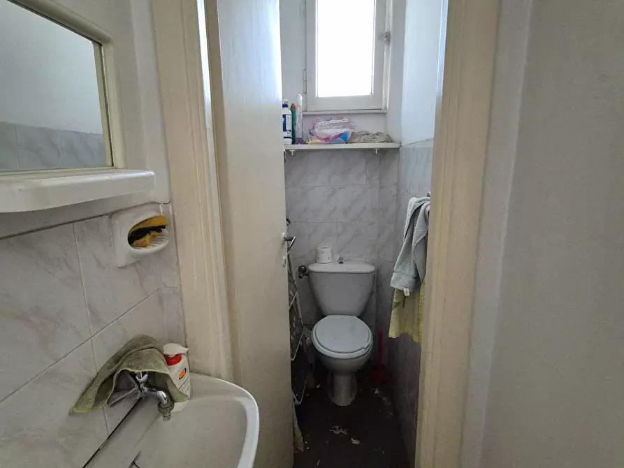 Immagine 10 di Locale commerciale in vendita  in Via Dei Giardinetti 76 a Roma