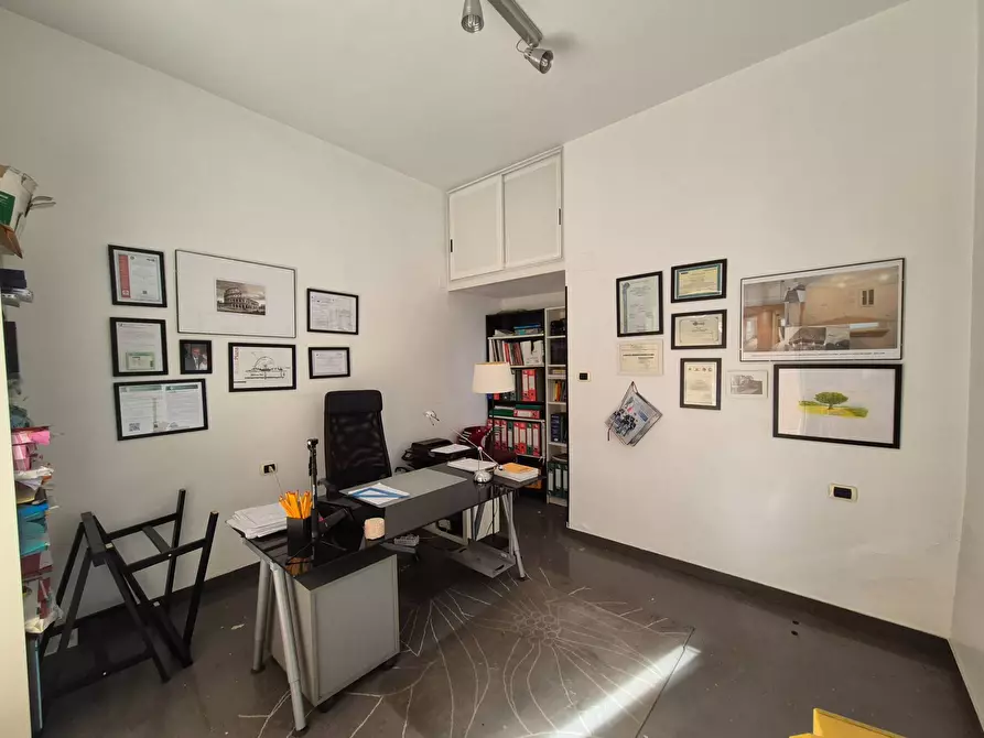 Immagine 14 di Locale commerciale in vendita  in Via Dei Giardinetti 76 a Roma