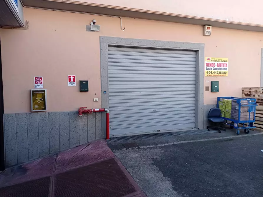 Immagine 2 di Locale commerciale in vendita  in via sciadonna 26 a Frascati