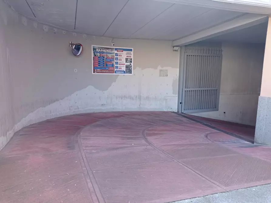 Immagine 3 di Locale commerciale in vendita  in via sciadonna 26 a Frascati