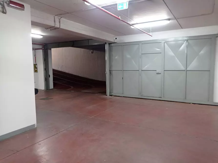 Immagine 6 di Locale commerciale in vendita  in via sciadonna 26 a Frascati