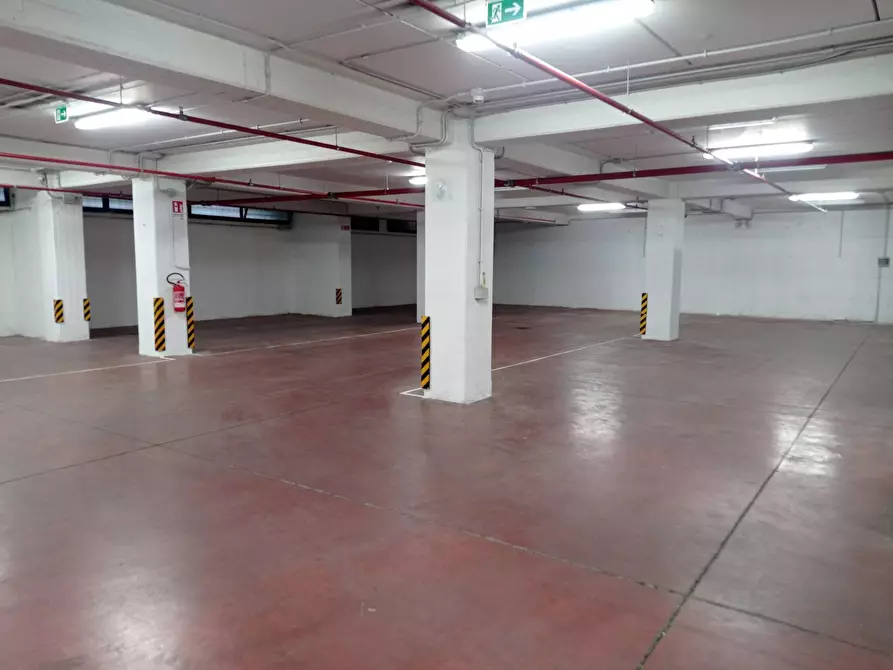 Immagine 7 di Locale commerciale in vendita  in via sciadonna 26 a Frascati