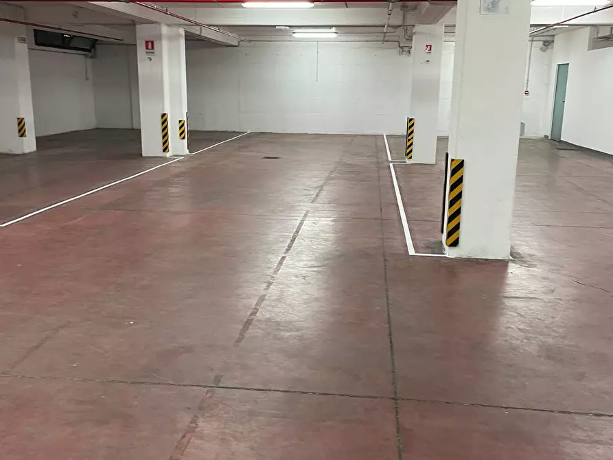 Immagine 11 di Locale commerciale in vendita  in via sciadonna 26 a Frascati